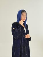 عباية علياء بقماش مخمل كوري مكسر نيلي