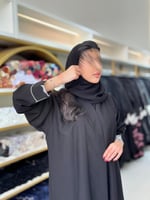 عباية علا بقماش كريب الاناقة بتطريز ورود ابيض