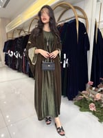 عباية زوينه بقماش مخمل كوري بكم مطرز حياكه يدويه ز...