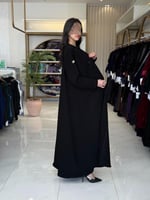 عباية عهود بقماش شاكيرا مقلم بتحديد مخمل مزين بازر...