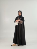 عباية ريلام بقماش مخمل تديخلات كريب الاناقة بتطريز...