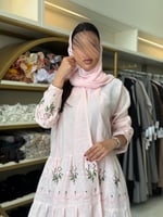 عباية افراح بقماش لنن تدخيلات لنن مطرز وردي