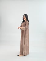 عباية رهاف بقماش مخمل تركي مع مخمل استرتش بيج