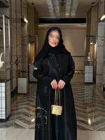 عباية نسرين بقماش تفته كوري مزينه بشك