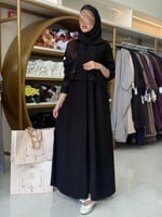 عباية صفاء بقماش كريب كوبرا بتطريز انيق اسود