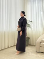 عباية رزان بقصه بليزر بقماش كريب سلك بلمعه خفيفه ب...