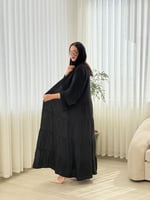 عباية رغده بقماش حرير ناعم طبقات اسود