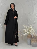 عباية دارين بقماش كريب الابداع بشك نثر مزين بهدب