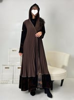 عباية ديلارا كريب الاناقة مع مخمل بني