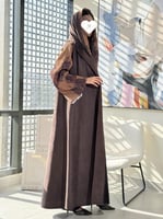 تشكيلة شتاء 2024 - عباية تيجان بقماش شامواه كم بوف...