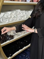 عباية جيلان كريب الاناقة اسود ( تدخيلات اسود )