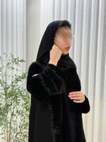 عباية رحاب بقماش مخمل مع كريب الابداع بتطريز فريد...