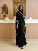 عباية اصالة بقماش كريب ملكي بتطريز تراثي فراشة