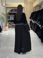 عباية رزين بقماش مخمل تدخيلات كريب الاناقه مزين بد...