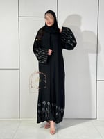 عباية لوسين بقماش كريب رموش مزينه بتطربز و شك ناعم