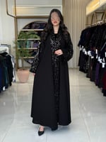 عباية غلا بقماش كريب الاناقه تدخيلات مخمل بتطريز و...