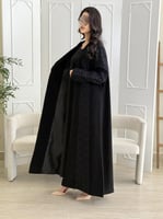 كولكشن العيد | عباية سعاد بقماش كريب رموش مزين بدا...