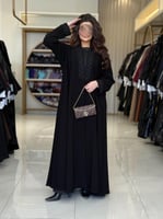 عباية شمس بقماش كريب ملكي مزين بلولو اسود