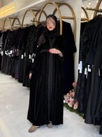 عباية اسمهان بقماش مخمل كوري مزين بكلفه فريده