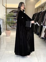 عباية لومي بقماش مخمل كوري كريشه بالكم اسود