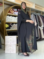 عباية لانا بقماش بلاك بيري مع شيفون برسم اخضر