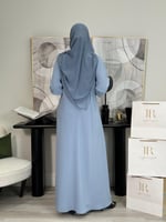 عباية لامينا ا كريب إحساس مزين بكسرات وربطه سماوي