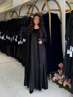 عباية فله بقماش مخمل استرتش كرمشه بالكم وفتحه اصبع...