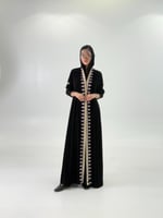 عباية فرحه بقماش ملكي بتطريز كرز دبل كلوش بيج مع و...