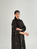 عباية سوار بليزر رسمي مزين بكسرات وشك بقماش كريب ر...