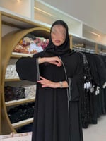 عباية رغد بقماش كريب ملكي بتطريز ابيض