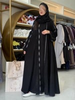 عباية غلا بقماش كريب الاناقه مع شاكيرا مقلم