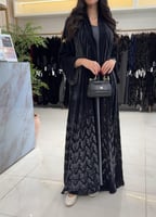 عباية ماليا بقماش مخمل كوري بكسرات 3D رمادي