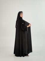 عباية بلقيس بقماش كريب ملكي دبل كلوش بتطريز بنفسجي