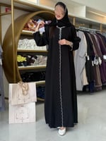 عباية نجلا بقماش كريب الاناقه بحياكة يدويه مزينه ب...