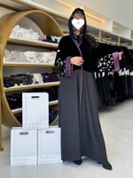 عباية غداف بقماش مخمل كوري تدخيلات كريب بلاك كم مط...