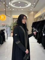 عباية فرحه بقماش كريب ملكي بتطريز فريد اسود مع بيج