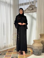 عباية فيلين بقماش كريب رموش مزين بشك ناعم