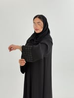 عباية نوار بقماش انترنت شك بالكم