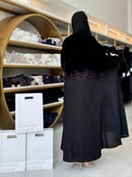 تشكيلة شتاء 2025 - عباية يولينا كريب بلاك مع مخمل...