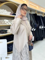 عباية دانيا بقماش شامواه تدخيلات شامواه مموج بيج