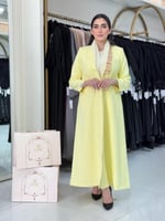 عباية بقصة بليزر بقماش كريب رموش اصفر