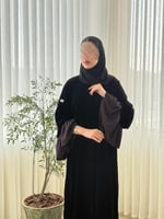 عباية مادلي بقماش مخمل كوري مزين بكسرات حرير بنفسج...