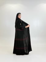 عباية حنيه بقماش كريب الابداع بتطريز هاري عنابي