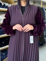 عباية ديلارا كريب الاناقة مع مخمل بنفسجي غامق