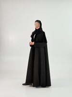 عباية فخر بقماش جاكار تدخيلات مخمل اسود دبل كلوش