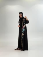 عباية عوالي بقماش كريب ملكي بتطريز انيق ملون