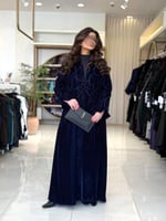 عباية لبنى بقماش مخمل كوري مطرز مزين بفصوص كحلي