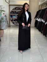 بليزر | عباية سجى بقماش كريب رموش مزين بشك اسود