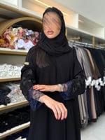 عباية نونان بقماش كريب رموش مزينه بدانتل وشك بالكم...