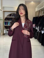 عباية مناهل بقماش كريب ايطالي بتطريز عنابي